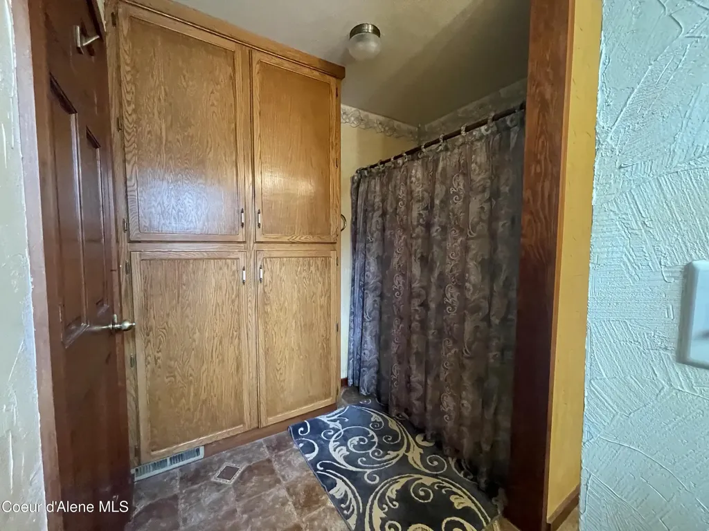 7042 Oak Street Bonners Ferry ID 83805