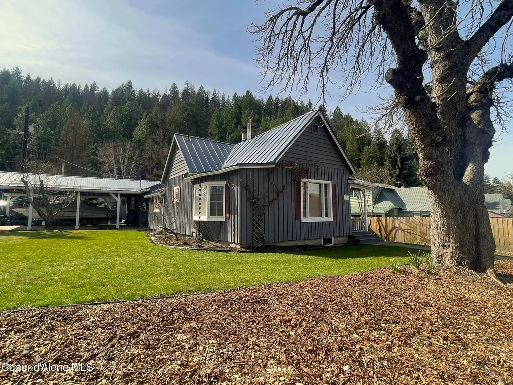 7042 Oak Street Bonners Ferry ID 83805