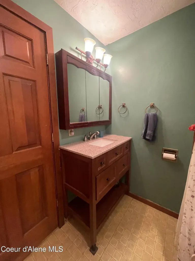 7042 Oak Street Bonners Ferry ID 83805