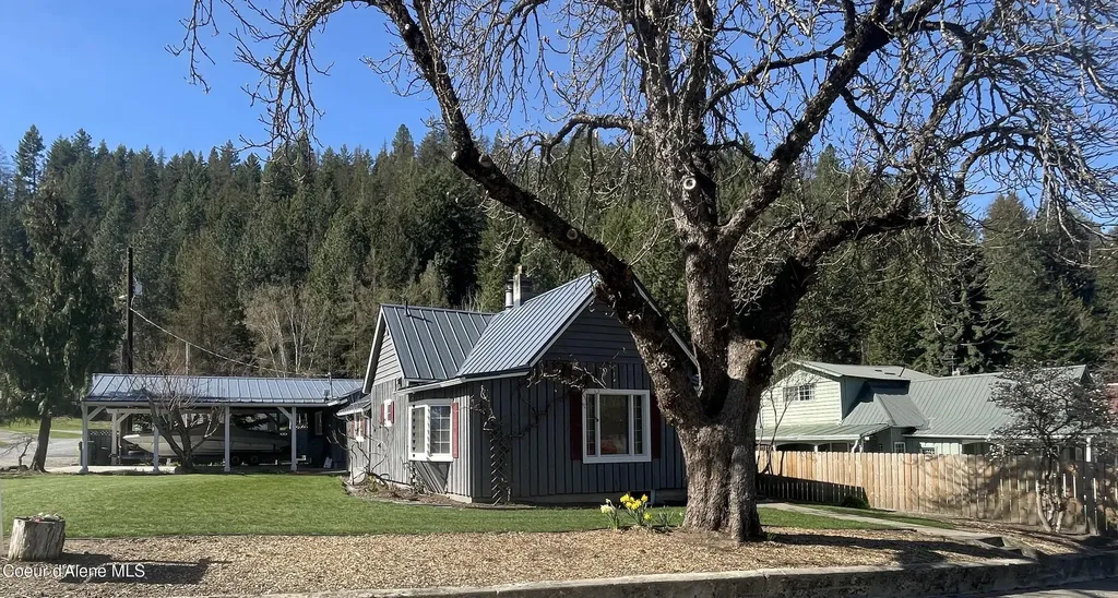 7042 Oak Street Bonners Ferry ID 83805