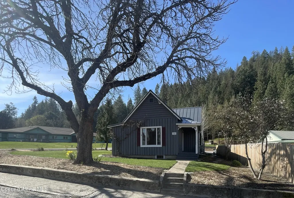 7042 Oak Street Bonners Ferry ID 83805