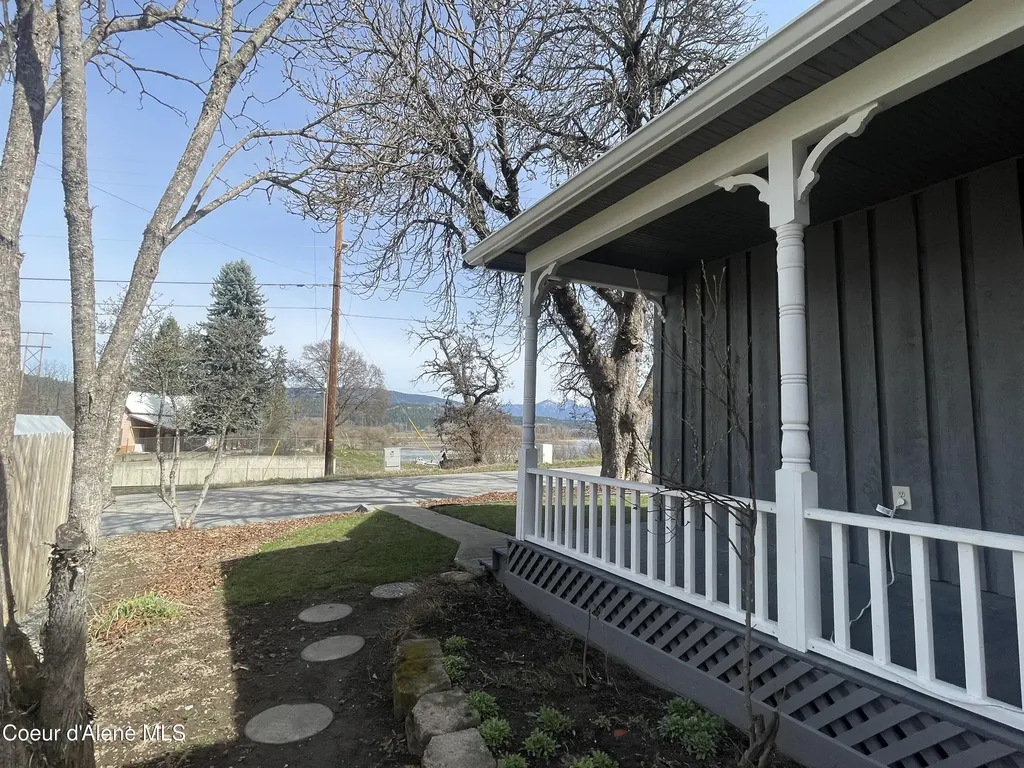7042 Oak Street Bonners Ferry ID 83805