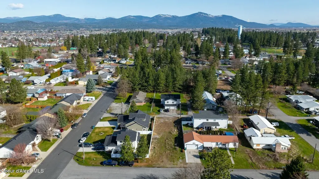 206/209 W 17th/warner Ave/road Post Falls ID 83854