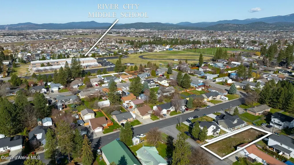 206/209 W 17th/warner Ave/road Post Falls ID 83854