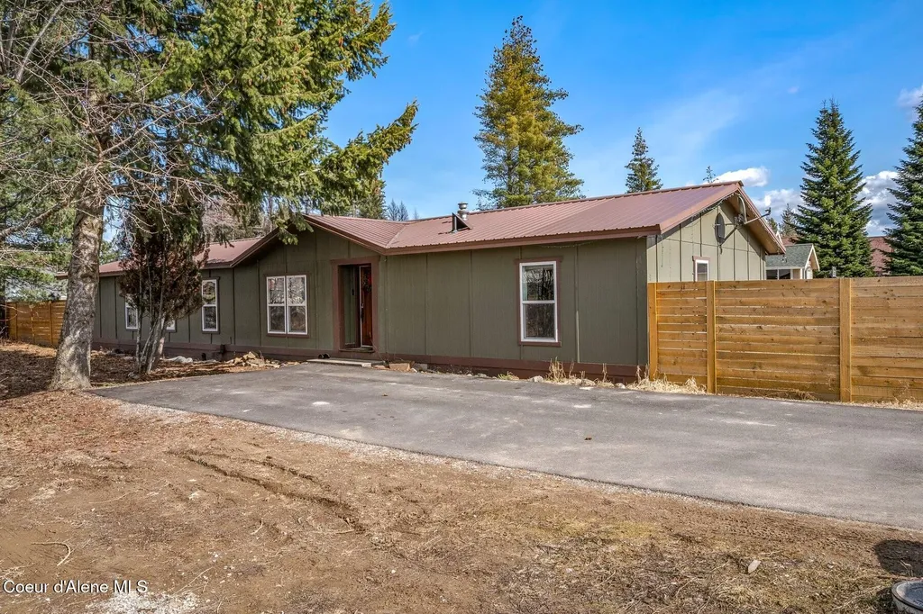 662 Roberson Way Sandpoint ID 83864