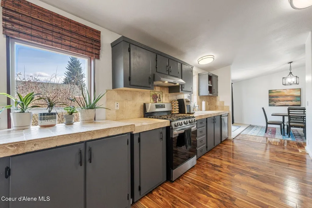 662 Roberson Way Sandpoint ID 83864