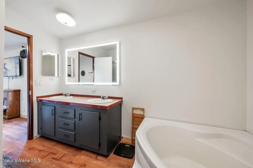 662 Roberson Way Sandpoint ID 83864