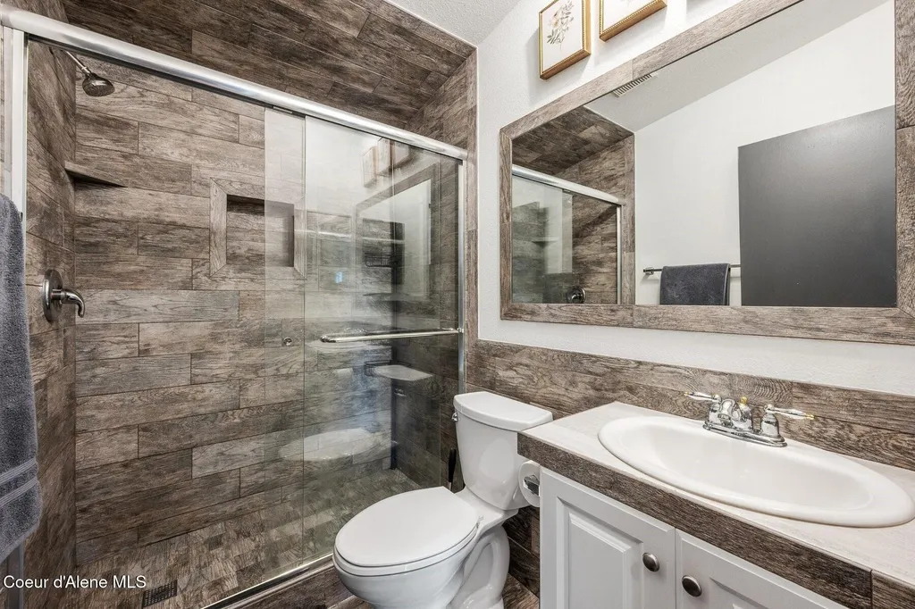 662 Roberson Way Sandpoint ID 83864
