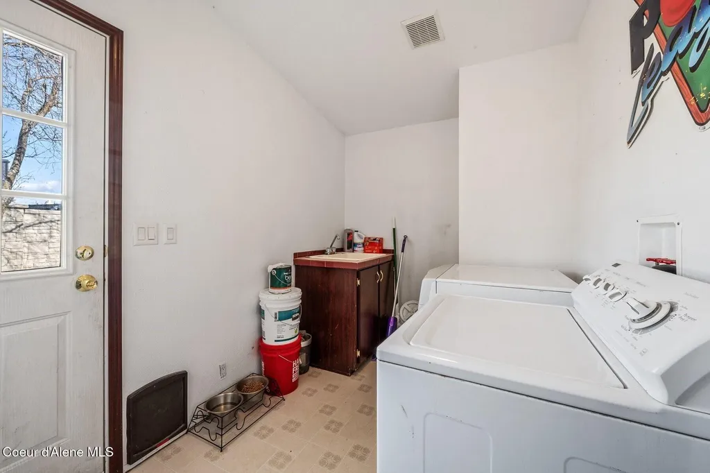 662 Roberson Way Sandpoint ID 83864