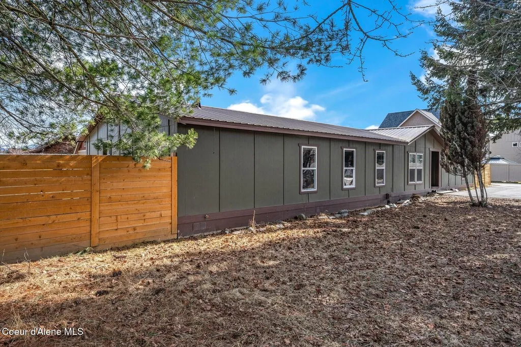 662 Roberson Way Sandpoint ID 83864