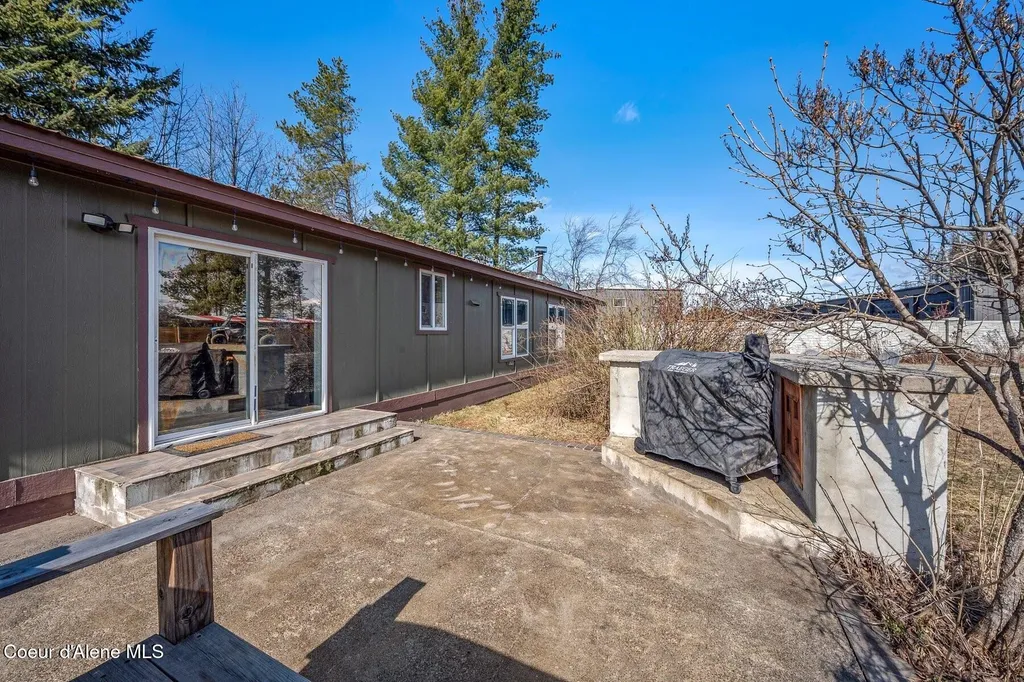 662 Roberson Way Sandpoint ID 83864