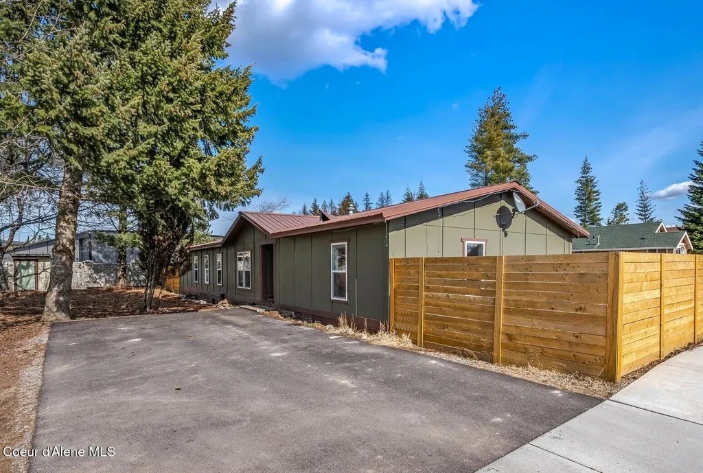 662 Roberson Way Sandpoint ID 83864