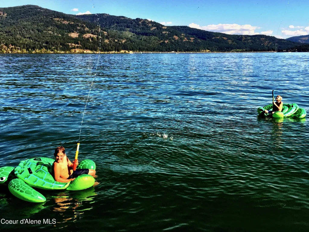 662 Roberson Way Sandpoint ID 83864