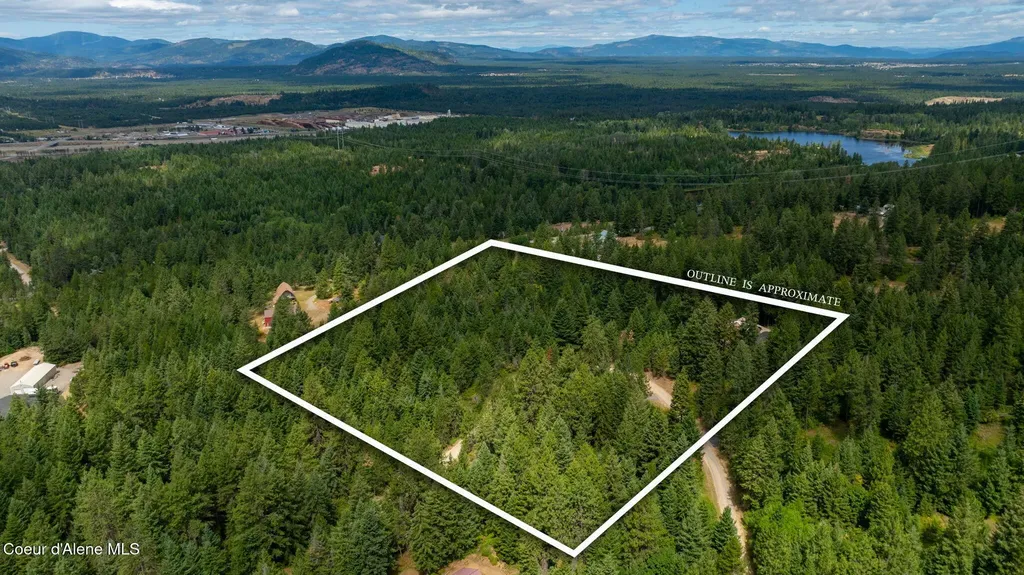 5671 E Wildlife Trail Hayden ID 83835