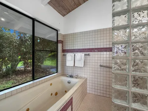 87-2814 Hawaii Belt Road Captain Cook HI 96704