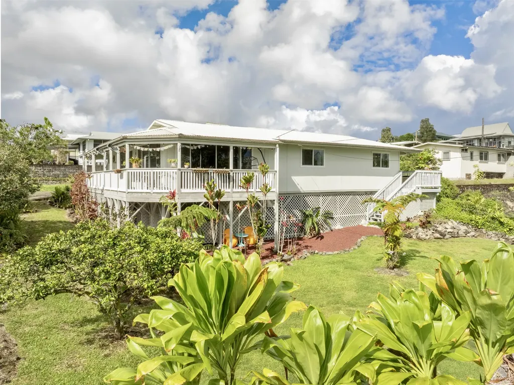 8 Kaikuono Street Hilo HI 96720