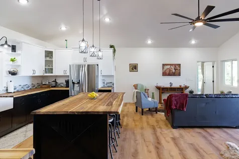 36-574 Spencer Road Laupahoehoe HI 96764