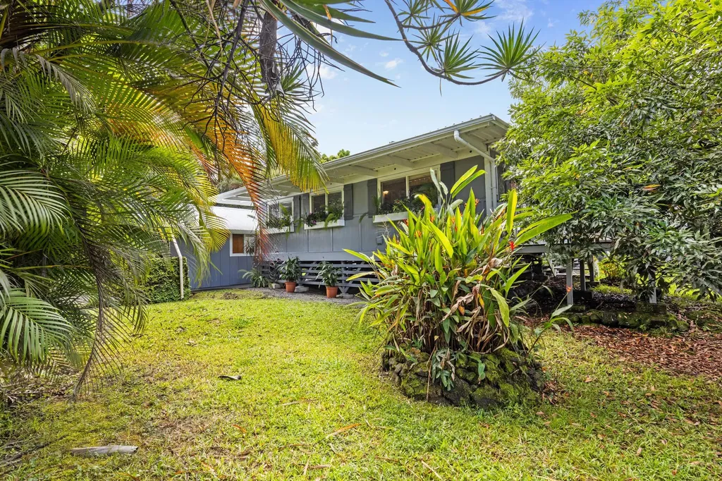 15-1518 20th Avenue Hilo HI 96749
