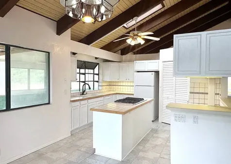 94-5826 Aouli Place Naalehu HI 96772