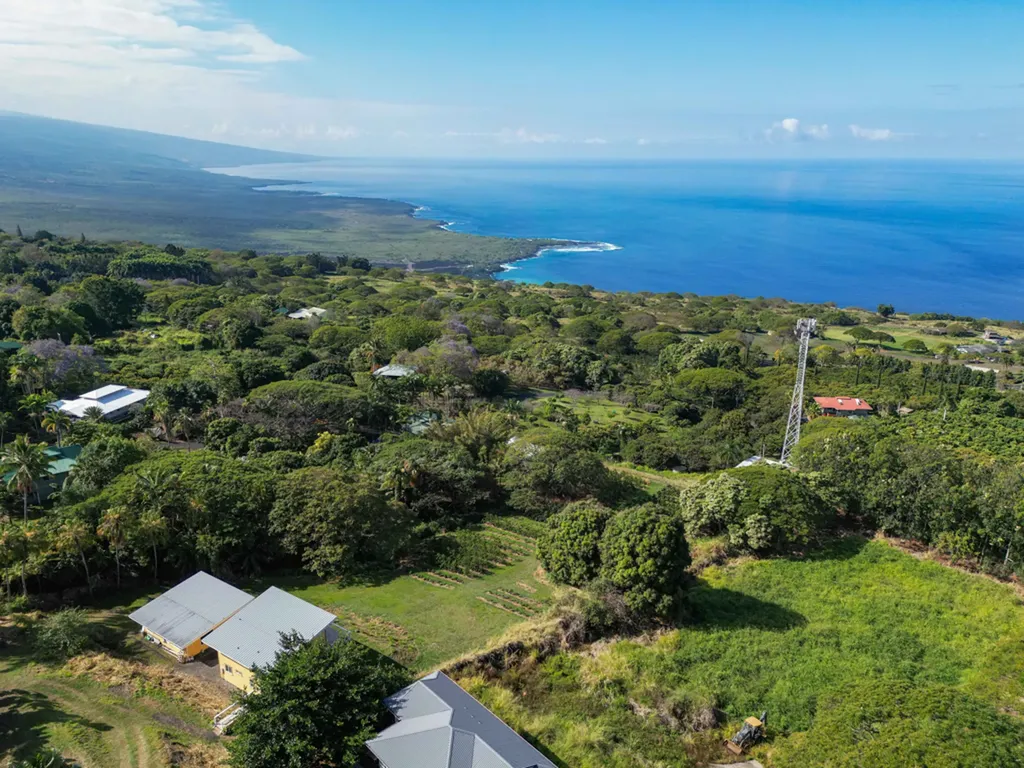 81-6219 Napoopoo Road Captain Cook HI 96704