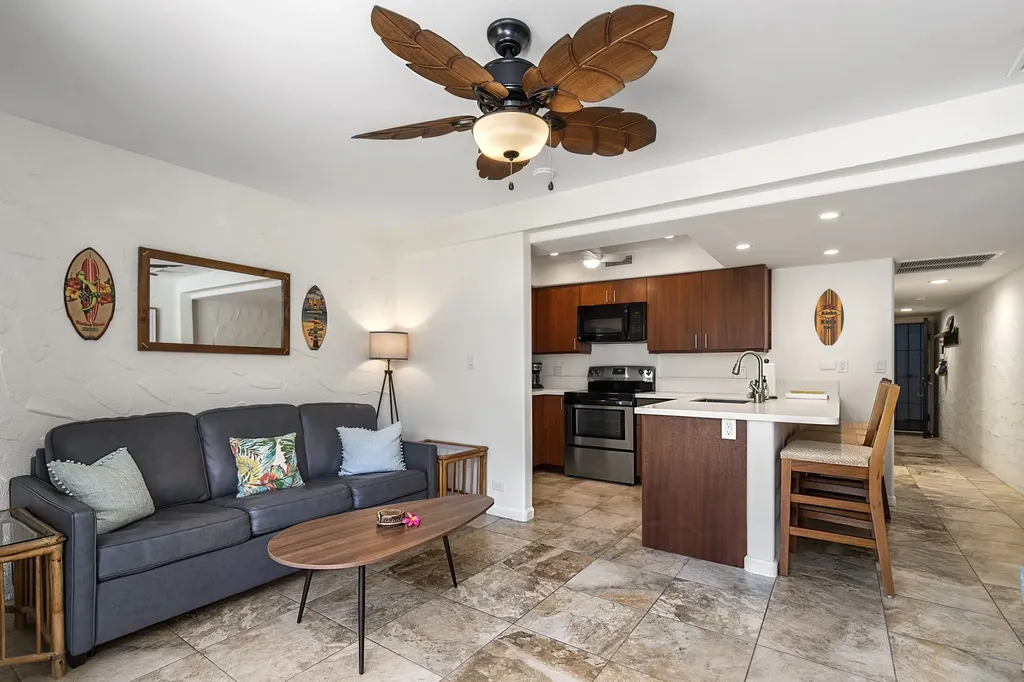 75-6082 Alii Drive Kailua-kona HI 96740
