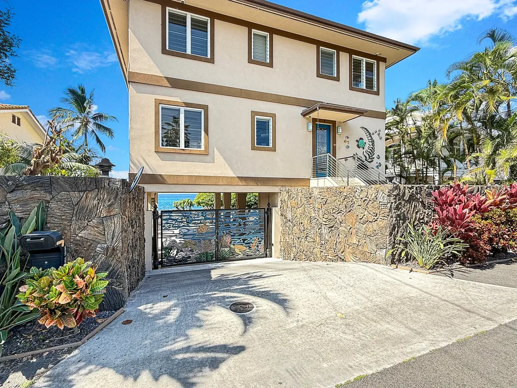 75-5952 Alii Drive Kailua-kona HI 96740