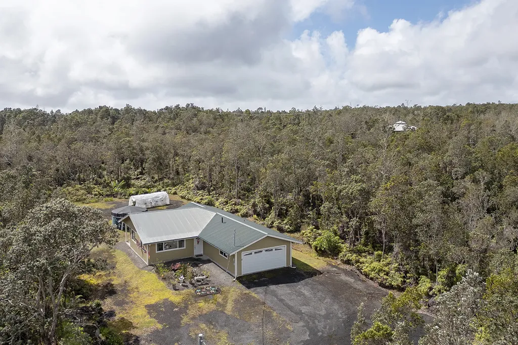 11-3329-a Mokuna Street Volcano HI 96785