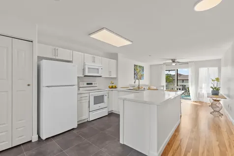 75-6081 Alii Drive Kailua-kona HI 96740