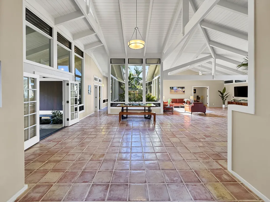 78-6825 Keaupuni Street Kailua-kona HI 96740