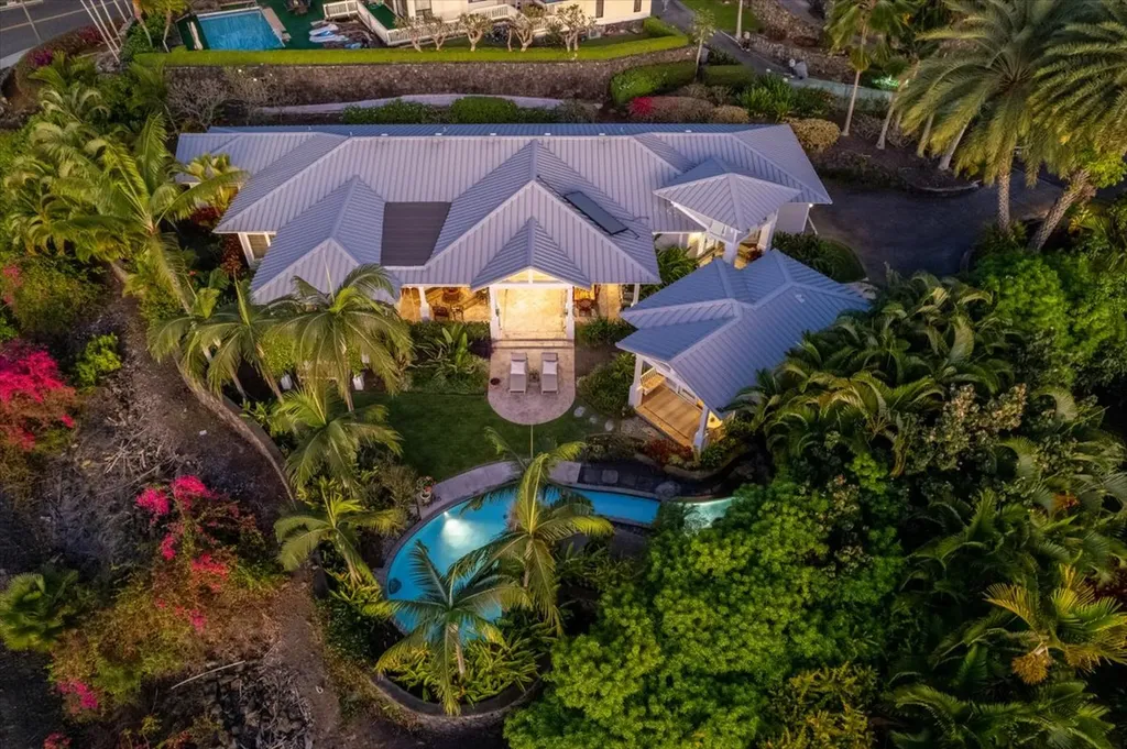 78-6804 Kuhinanui Street Kailua-kona HI 96740