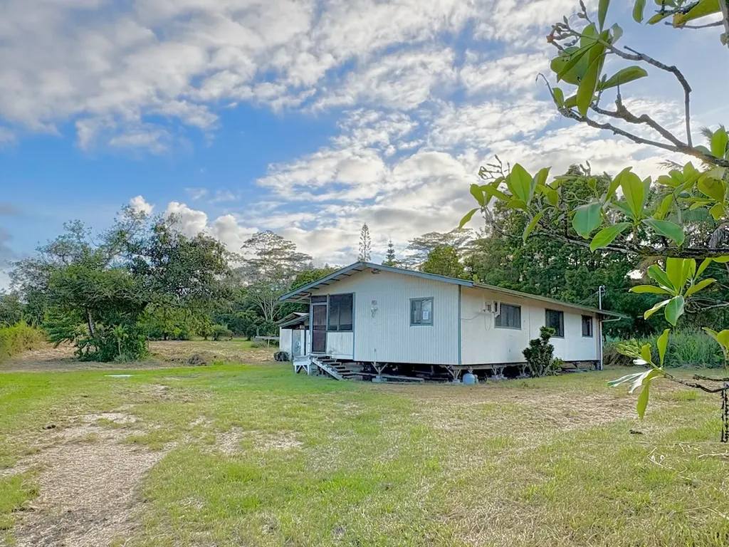 15-1698 19th Avenue Keaau HI 96749