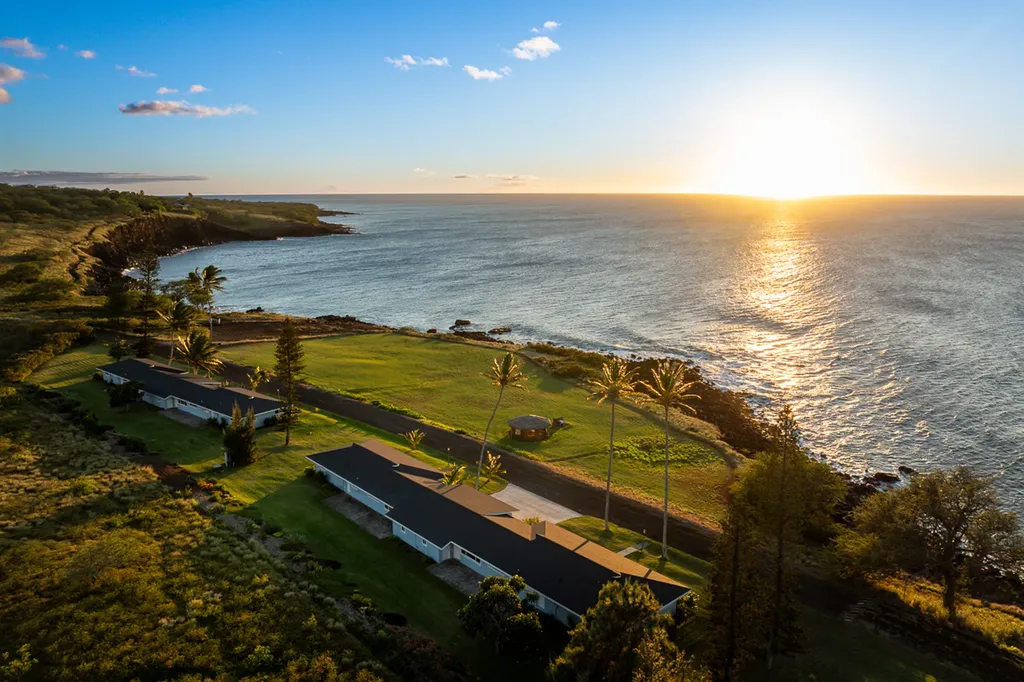 56-102 Old Coast Guard Road Hawi HI 96719