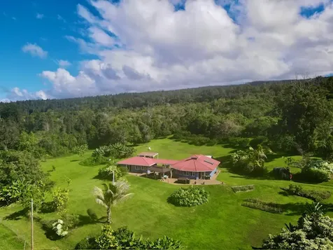 88-1587 Ala Malino Road Captain Cook HI 96704