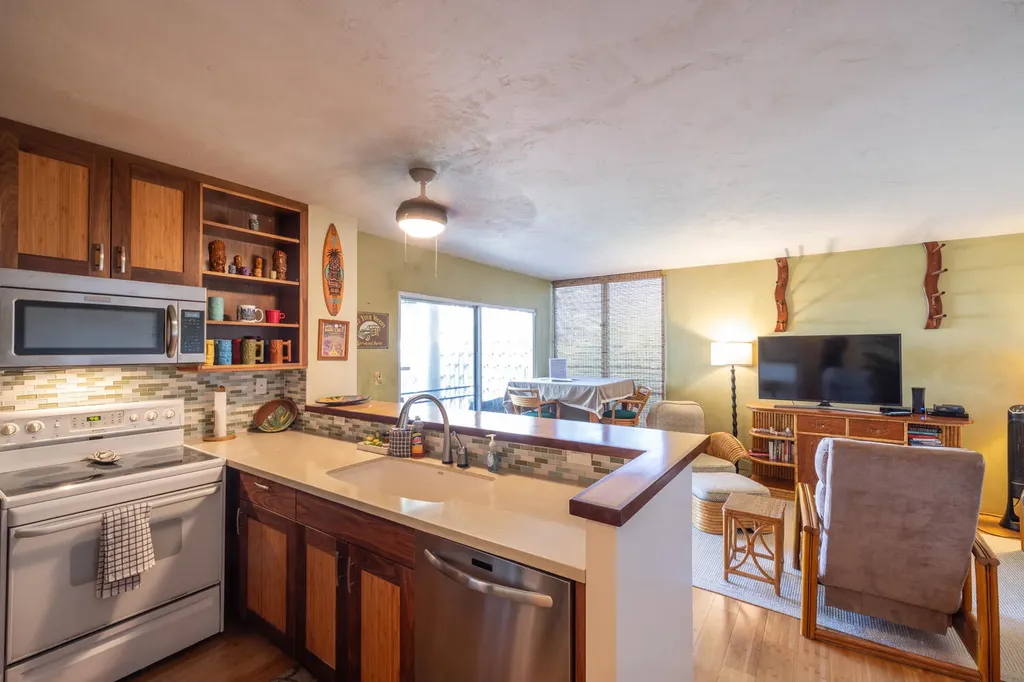 75-6016 Alii Drive Kailua-kona HI 96740