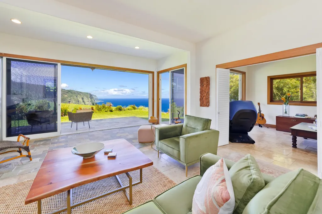 48-5528 Waipio Valley Road Honokaa HI 96727