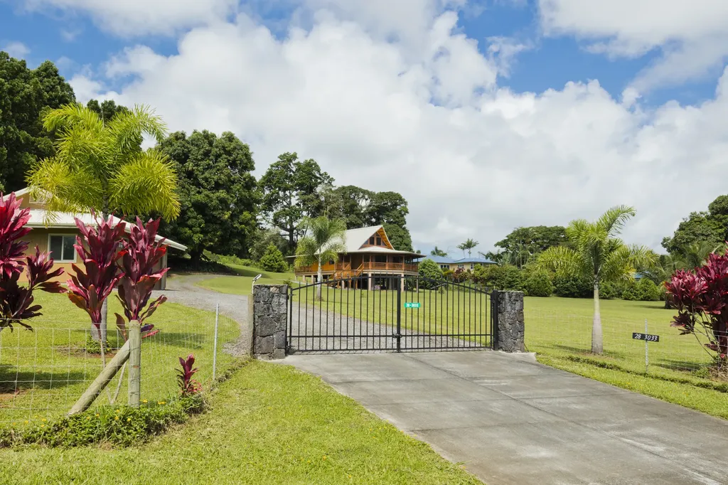 28-3033 Beach Road Pepeekeo HI 96783
