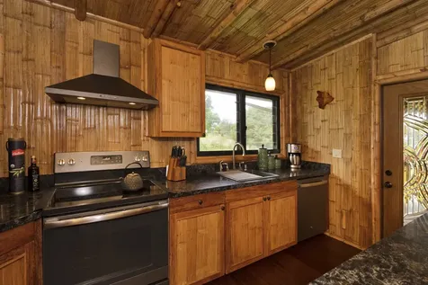 28-3033 Beach Road Pepeekeo HI 96783