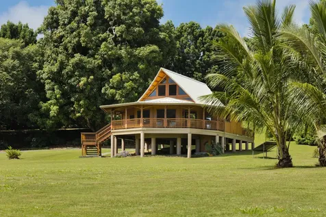 28-3033 Beach Road Pepeekeo HI 96783