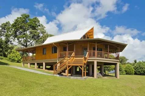 28-3033 Beach Road Pepeekeo HI 96783