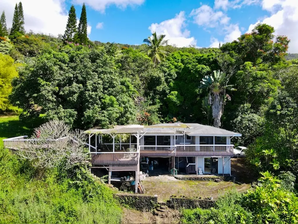 83-5621 Hawaii Belt Road Captain Cook HI 96704