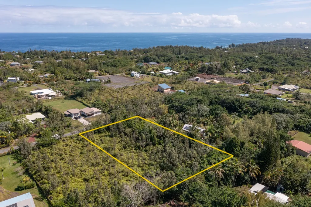 3rd Avenue Keaau HI 96749