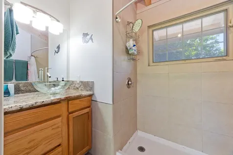 95-6253 Makai Street Naalehu HI 96772