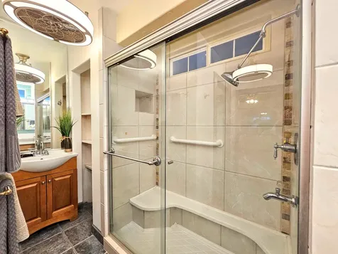 726-A Waianuenue Avenue Hilo HI 96720