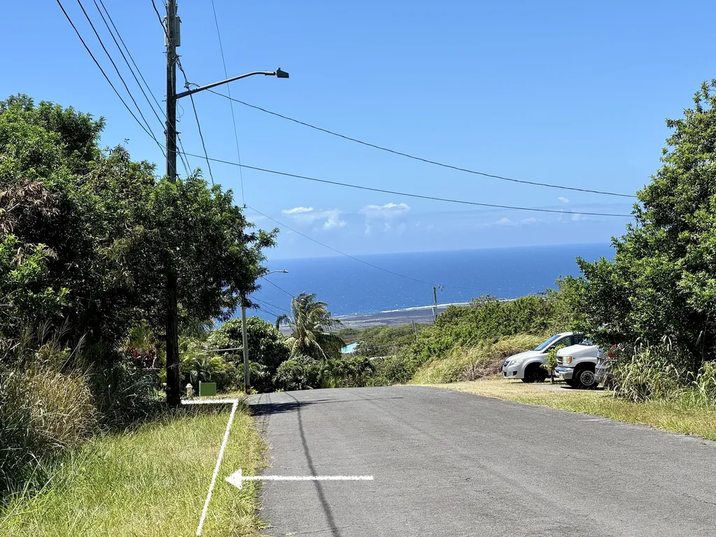 Kaulua Circle Naalehu HI 96772
