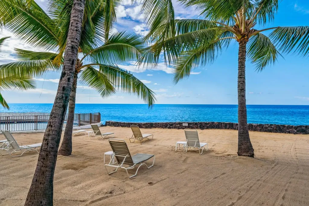 75-6082 Alii Drive Kailua-kona HI 96740