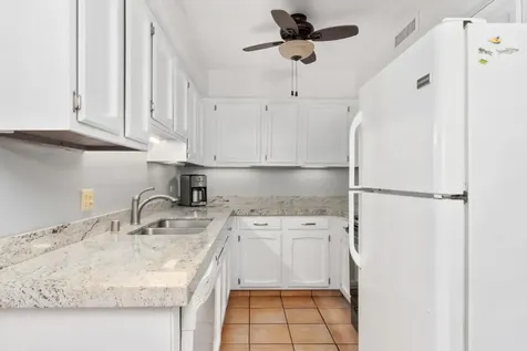 75-6082 Alii Drive Kailua-kona HI 96740