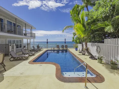 75-6124 Alii Drive Kailua-kona HI 96740
