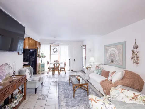 75-6124 Alii Drive Kailua-kona HI 96740