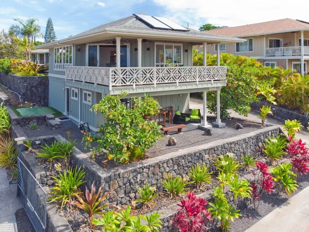 73-993 Kukuinui Street Kailua-kona HI 96740