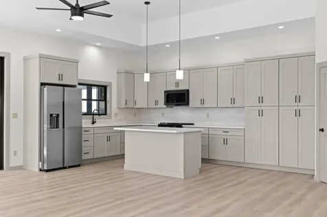 19-4253 Kekoanui Street Volcano HI 96785